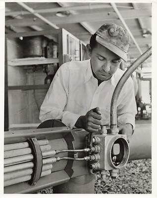 Radioactive Oil & Gas Science 1954 Press Photo Atomic Industry  *P67b