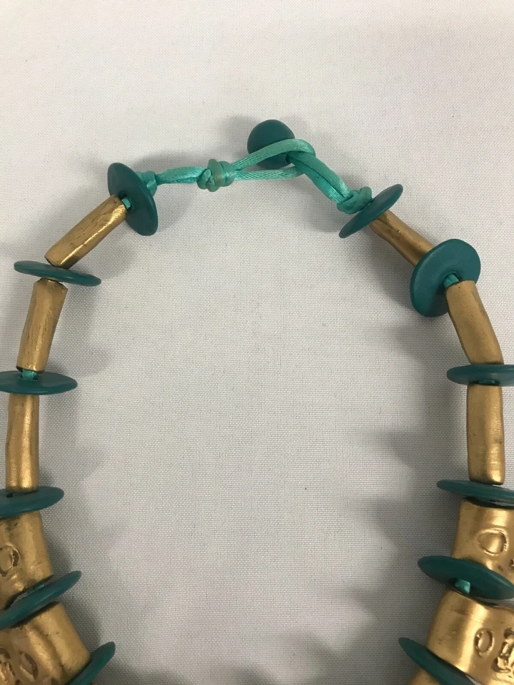 COLAR RARO ANNIE DAY ARTISTA AUSTRALIANO AZUL-PETRÓLEO OURO IMPRESSO BORRACHA PASSARELA - Imagem 3 de 4