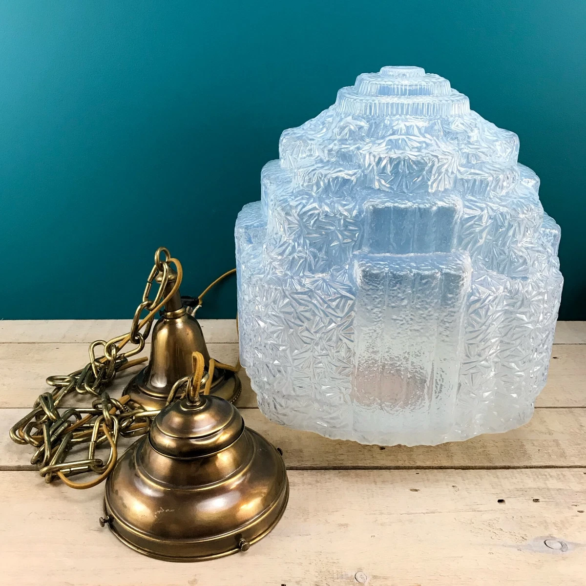 Iridescent light fixture outlet