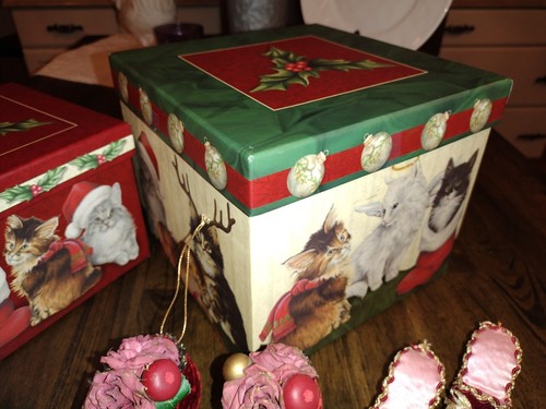 VTG 19pc Burgundy Christmas Tree Ornament Lot & Cat Nesting Box Set Shoes Purse - Picture 7 of 20