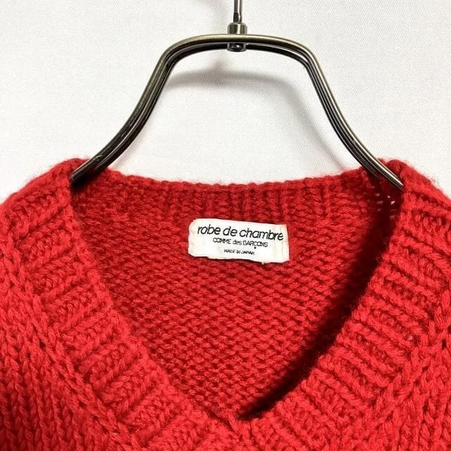 Suéter tejido Comme des Garçons rojo cuello en V, talla M, usado Foto 2 de 4