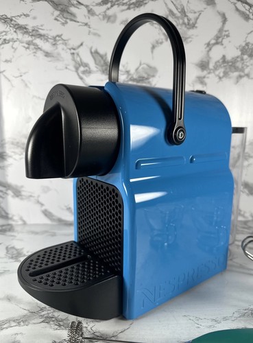 Macchina da caffè espresso Nespresso Inissia D40 blu Pacifico con 4 tazze in vetro e schiumatore - Foto 2 di 20