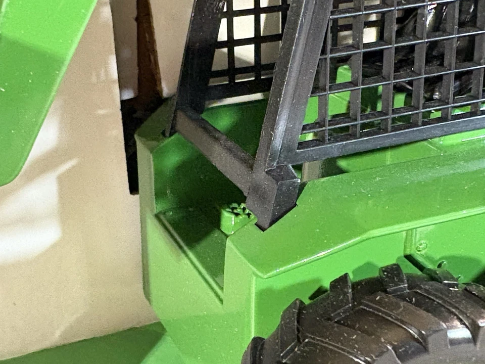 1:16 John Deere minicargadora ERTL #569 TRACTOR AGRÍCOLA FUNDIDO A PRESIÓN con CAJA -NRFB Foto 3 de 4