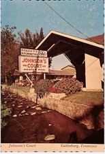 Gatlinburg Craft Community Trail: Art, History & Homemade Wonders 15 Johnsons Court Gatlinburg Tennessee Postcard Nice Front View People Cars