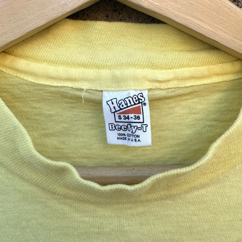 Camiseta Tenis Hanes Snoopy Años 70 De Colección Amarilla Talla Pequeña Hecha en EE. UU. Cacahuetes Foto 2 de 4