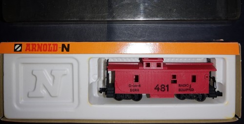Arnold  5470   4-achsiger Bremserwagen Cabose in rot  in OVP; Spur  N | Zustand: Gebraucht