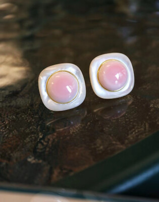 elegant  pair of pink conch  pearl stud  earring 925s(tim)