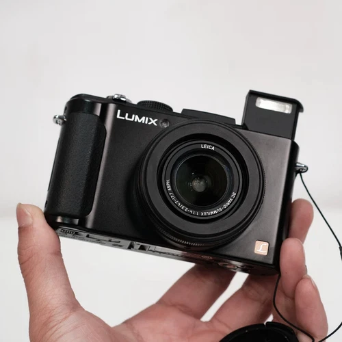 Panasonic LUMIX DMC-LX7 LX7 10.1 MP Digital Camera 3.8x Optical Zoom English - Picture 6 of 7