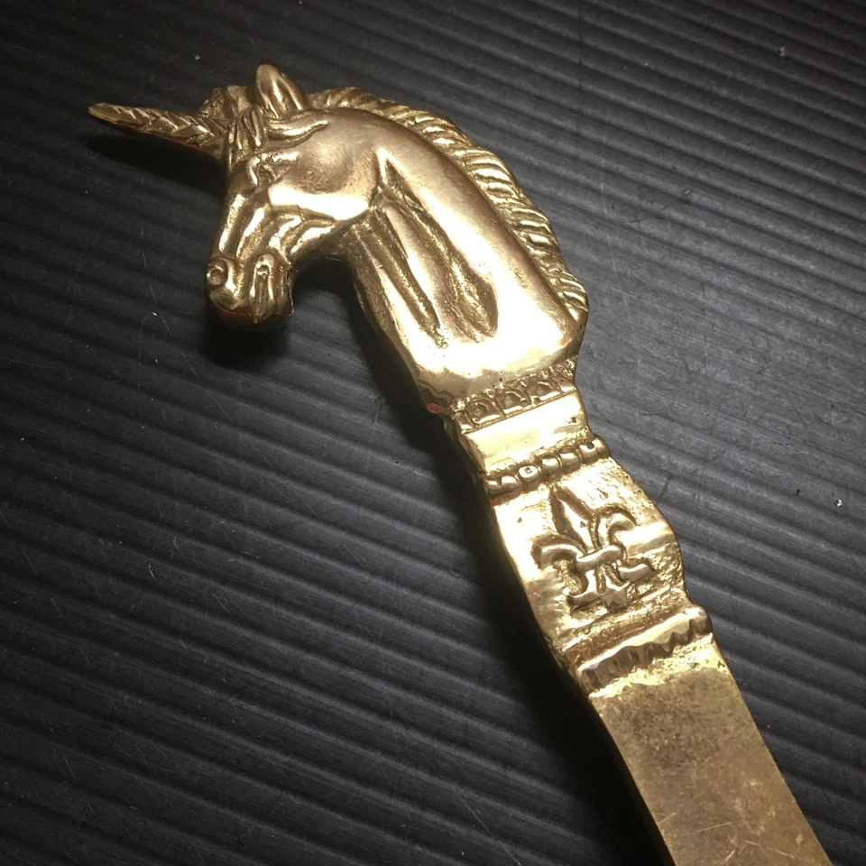 Zapato unicornio de latón macizo vintage años 70 con diseño de flor de lis 8,25" L x 1,5" W Foto 3 de 4