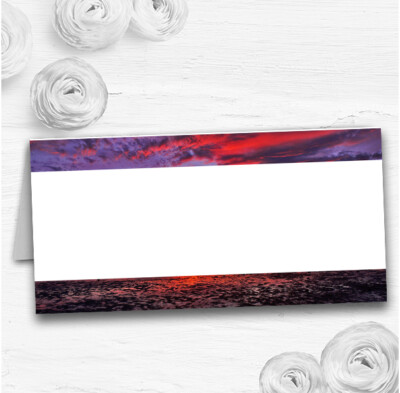 Schöne lila Sonnenuntergang Strand Hochzeit Tisch Sitzplatz Name Tischkarten