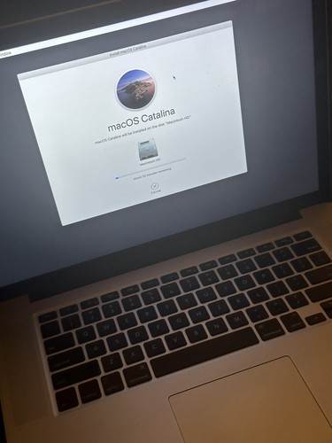 MacBook Pro - Picture 3 of 4