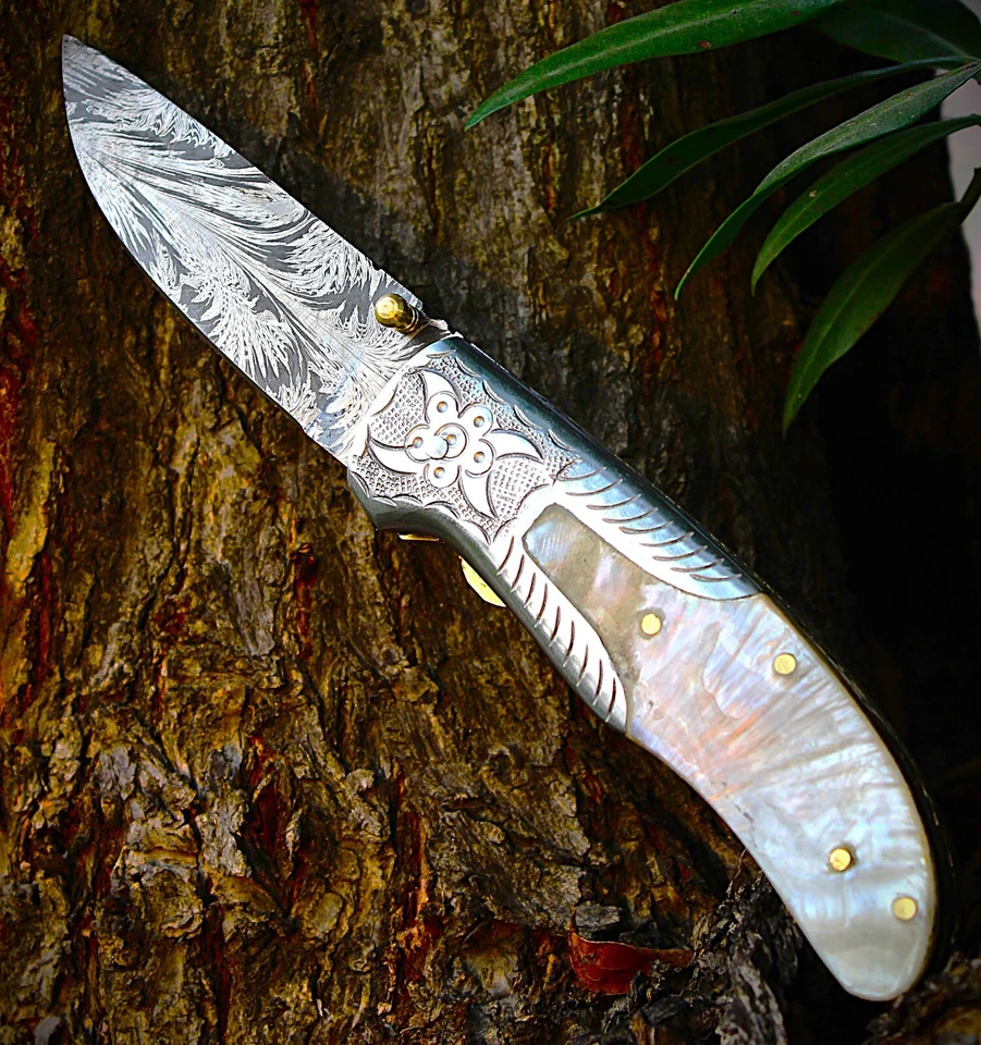Handmade Feather Damascus steel Liner Lock pocket Folding Outdoor Hunting knife - Image 2 of 4