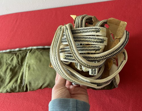 U.S Vietnam Era Parachute Pack / 1975 Dated / Military Issue - Mills MFG. Corp - Picture 15 of 22