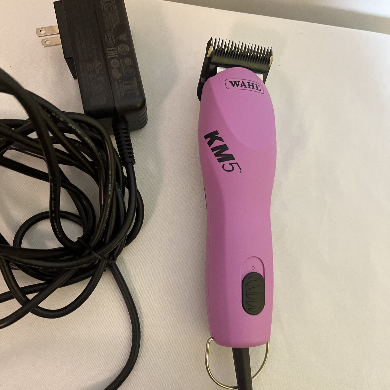 Wahl KM5 2 Speed Brushless Motor Dog Horse Clipper With 7F Blade Pink