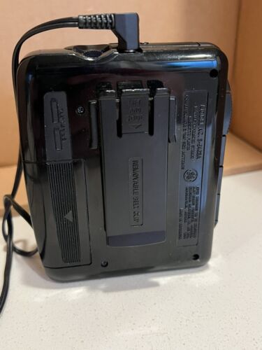 General Electric GE 3-5463A Stereo Cassette Player W/ Earphone WORKING WALKMAN - Picture 6 of 8