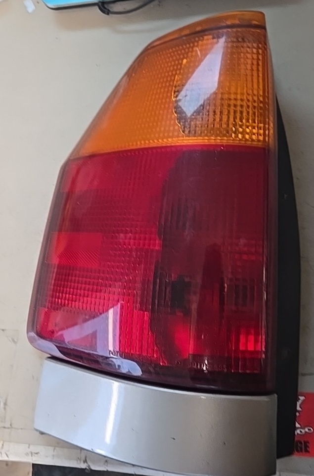 2003 GMC Envoy LH Driver Side Tail Light 15131576