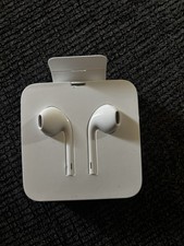 Apple EarPods with Lightning Connector White In-Ear Built-in Microphone