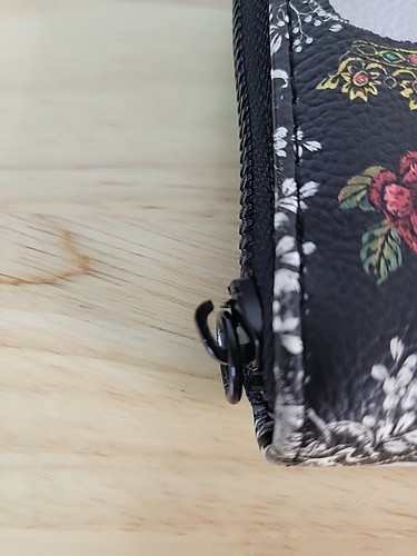 Betsey Johnson SKULLS And FLOWERS ZIP Wallet - Picture 16 of 24