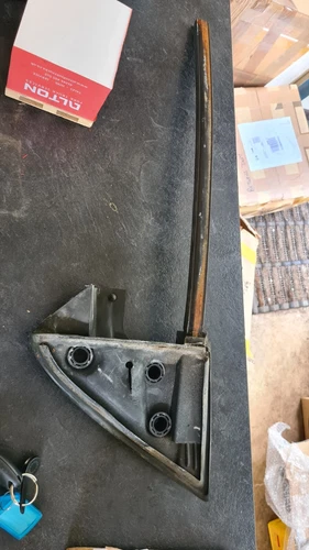 PEUGEOT 406 COUPE O/S DRIVERS WING MIRROR SEAL