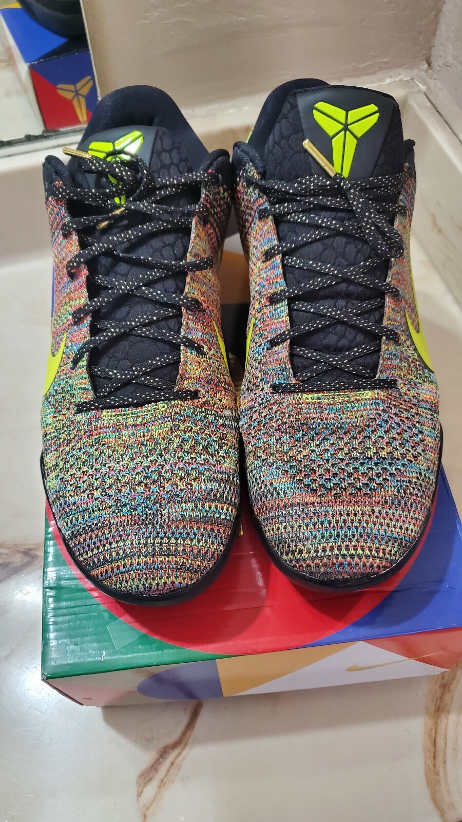 kobe 11 multicolor flyknit
