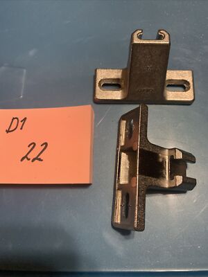 Used Set Of 2 Blum Compact 33 - 1/4 inch Overlay Mounting Plate 130.110-01 24