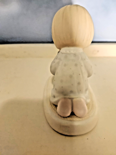 Precious Moments 1983 porcelain figurine "Downs Early Light" - Picture 7 of 12