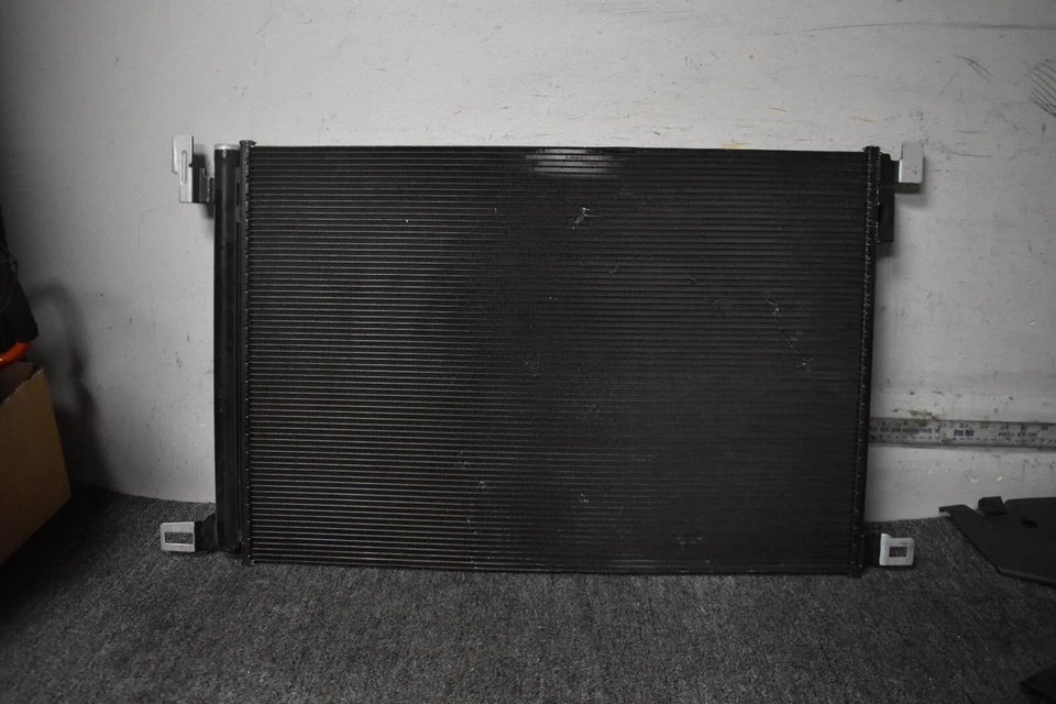 Radiador base AUDI S8 2020-2023 OEM de fábrica Foto 4 de 4