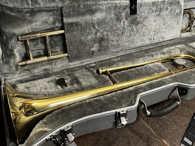 BACH USA Trombone with VH1 cargo case