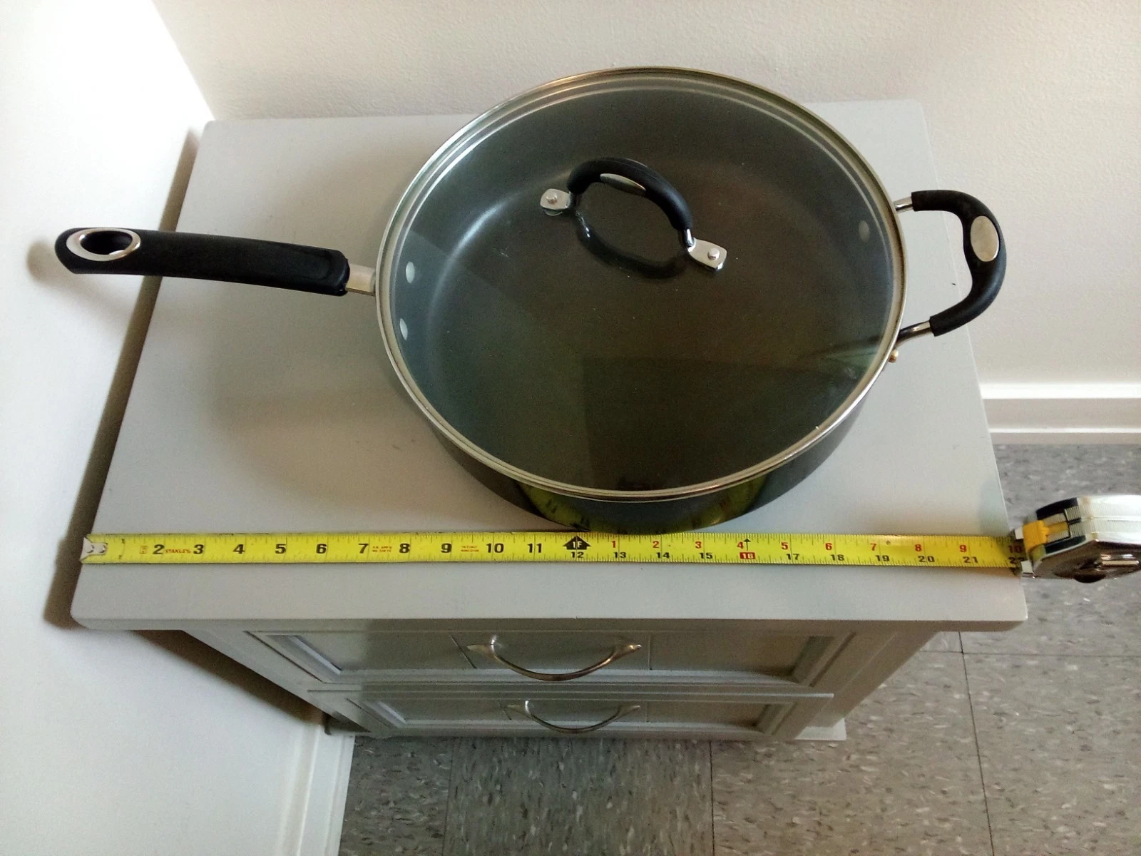 Tramontina 5.5 Qt Non Stick Frying Pan and Lid. Porcelain Enamel. Used