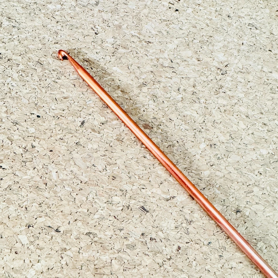 Gancho de ganchillo tunecino Boye talla H-8 5,5 mm vintage cabeza cónica naranja 14" de largo Foto 3 de 4