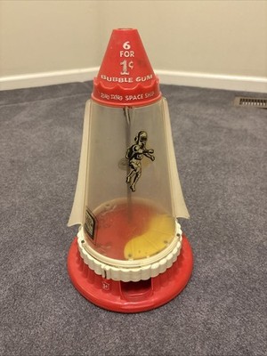 Ring Ding Spaceship Bubble Gum Machine