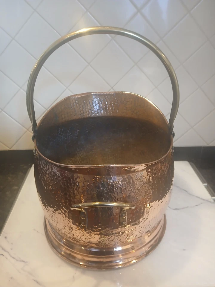 Large Copper Coal Scuttle With Brass Trim In The Waterloo Style - Image 3 of 4
