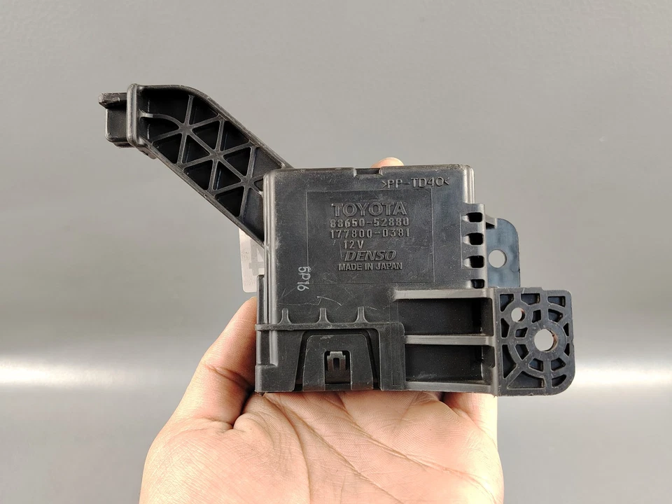 TOYOTA YARIS 1.5 12-14 AC TEMPRATURE HEATER CONTROL MODULE AMPLIFIER 88650 52880 - Image 2 of 4