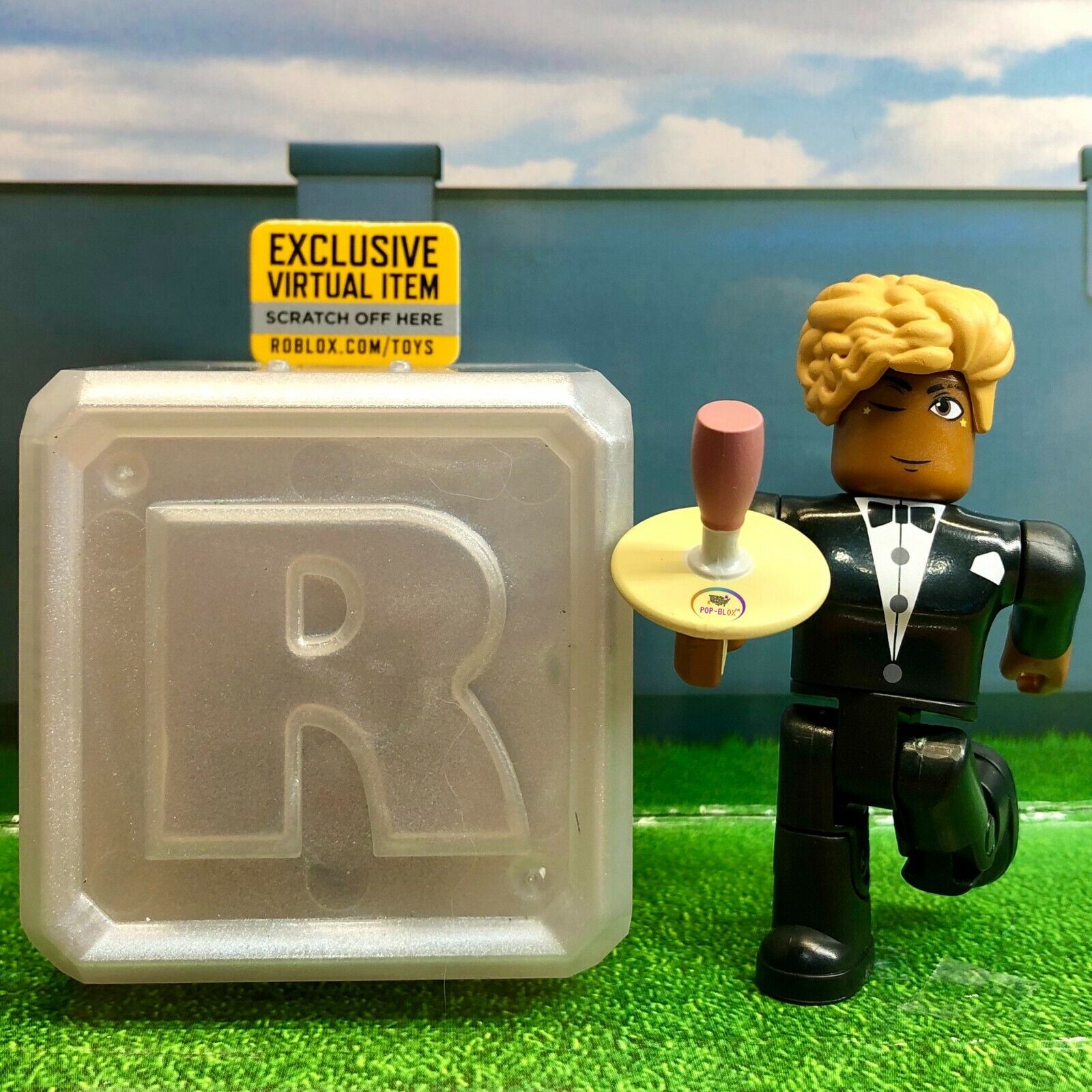 Roblox Celebrity Collection - Series 8 Mystery 6 Pack [Includes 6 Exclusive  Virtual Items], 6 Pack - Kroger