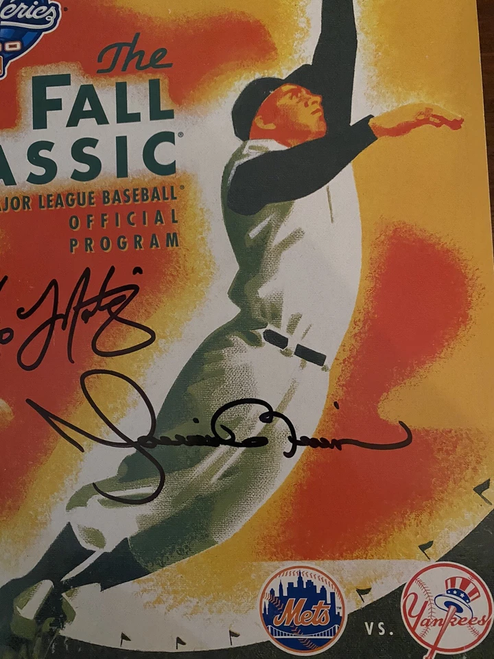 Mariano Rivera y Tino Martínez firmaron el programa oficial Serie Mundial 2000 Foto 3 de 4