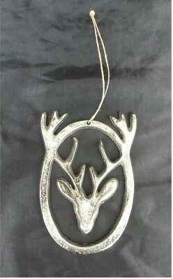 Hänger Aluminium silber *Hirschkopf*  mit Juteband 13 x 19 cm ( 47 cm )