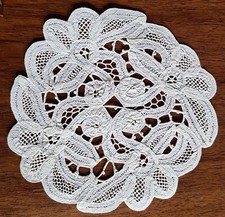 Napperon début XXe en dentelle ,diamètre 18 cm