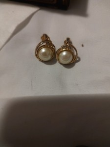 Vintage Estate Monet Gold Tone Round Faux Pearl Clip On Earrings 3/4”
