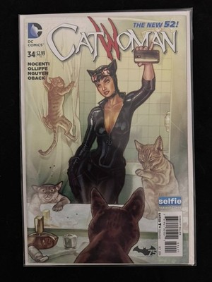 Catwoman #34 (DC Comics October 2014) Selfie Cover