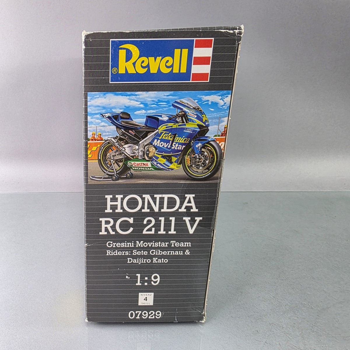 Revell 07929 1:9 Honda RC 211 V Motorcycle Model Kit Gresini