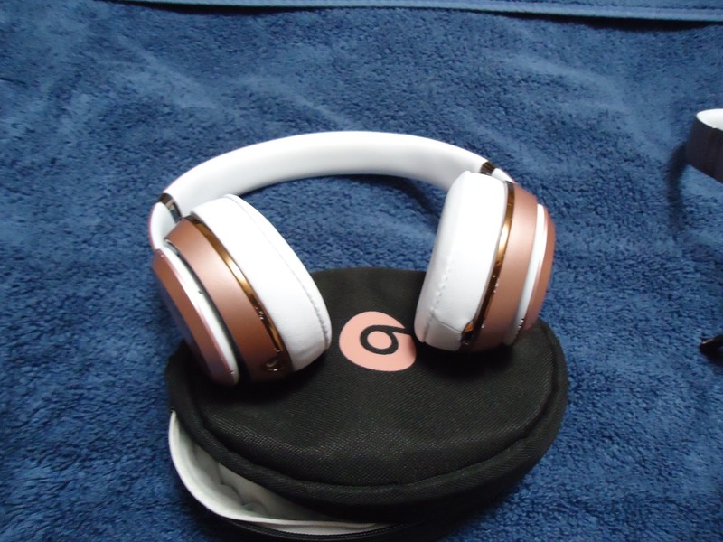 Beats solo3 headphones wireless, Rose Gold, new ear pads
