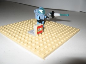 LEGO MINIFIGURE RETIRED MR. FREEZE FROM SET 76000 FROM 2013 NEW