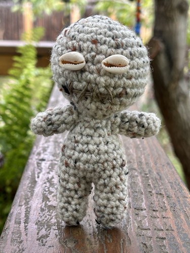 Handmade Flecked Crochet Voodoo Poppet Doll Cowrie Eyes 5″ Santeria Folk Art