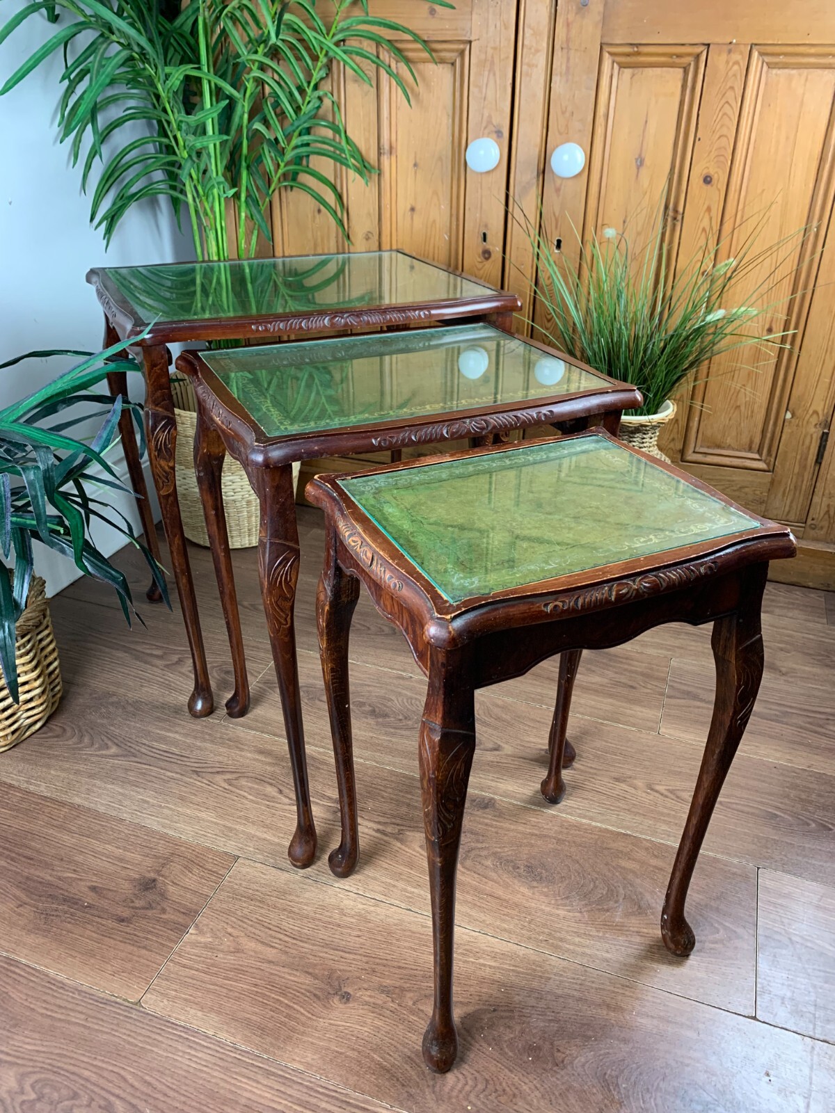 VINTAGE VICTORIAN STYLE NEST OF THREE MAHOGANY & GREEN LEATHER TOP
