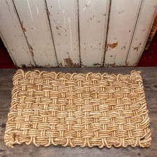 Mata do wejścia do domu, wycieraczka jutowa, pleciona