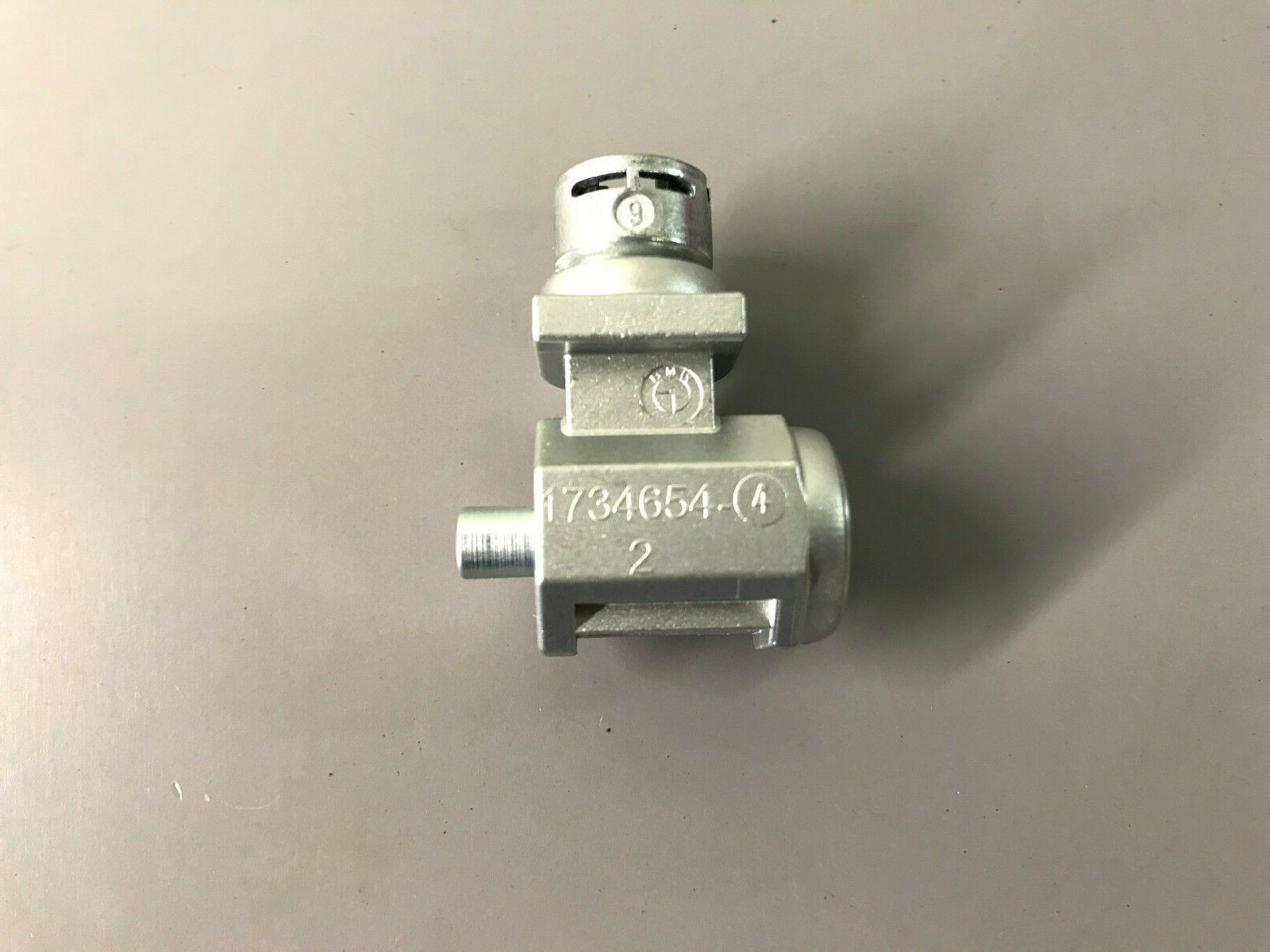 NEW GENUINE BMW F10 F01 & LCI F15 FRONT SEAT HEADREST REPAIR KIT GEN 3 7264576 eBay