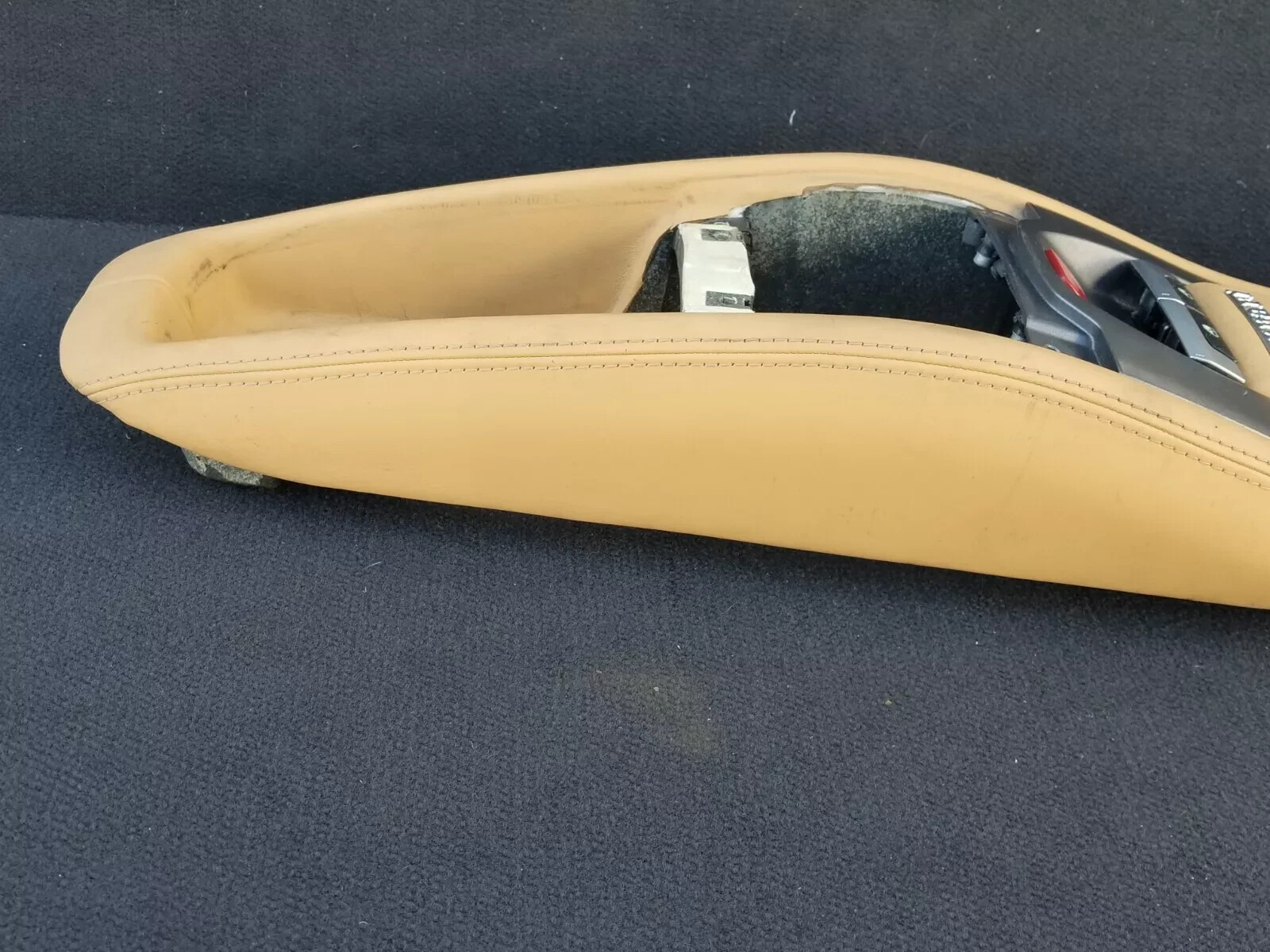 Ferrari 458 Italia Spider F142 Center Tunnel Console Unit Base Beige Leather OEM
