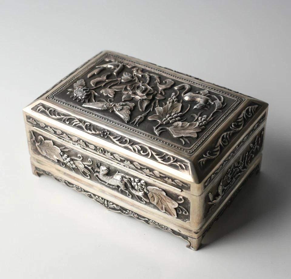 Китайская экспортная коробка на ножках из стерлингового серебра начала 20 века - Изображение 3 из 4