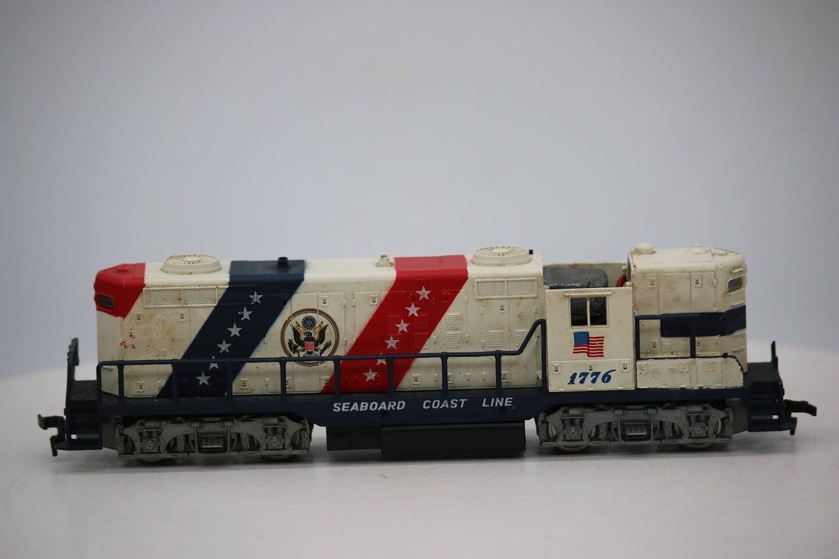 Nゲージ ナインスケール N1776 sea board coast line HO SCALE TRAINS VINTAGE AHM 1776 SEABOARD COAST LINE GP-18