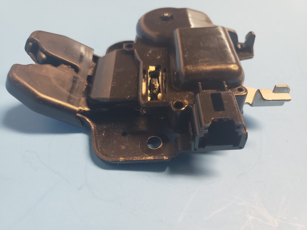 Subaru Legacy 2005-2009 OEM Trunk Latch Release Actuator Deck Lid